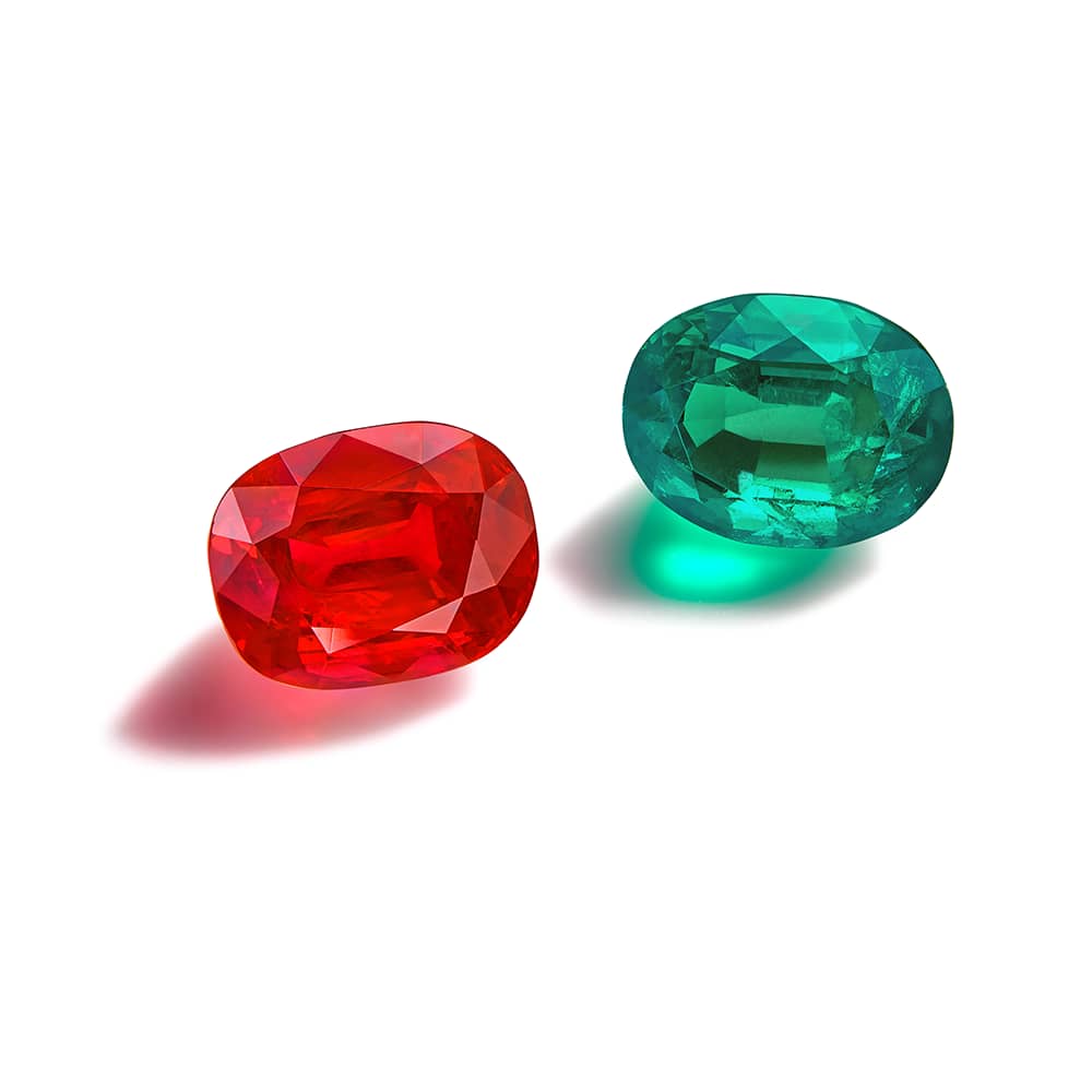 Important jewels Pigeon blood Burmese ruby 5.65 carats. Untreated Colombian emerald 4.10 carats