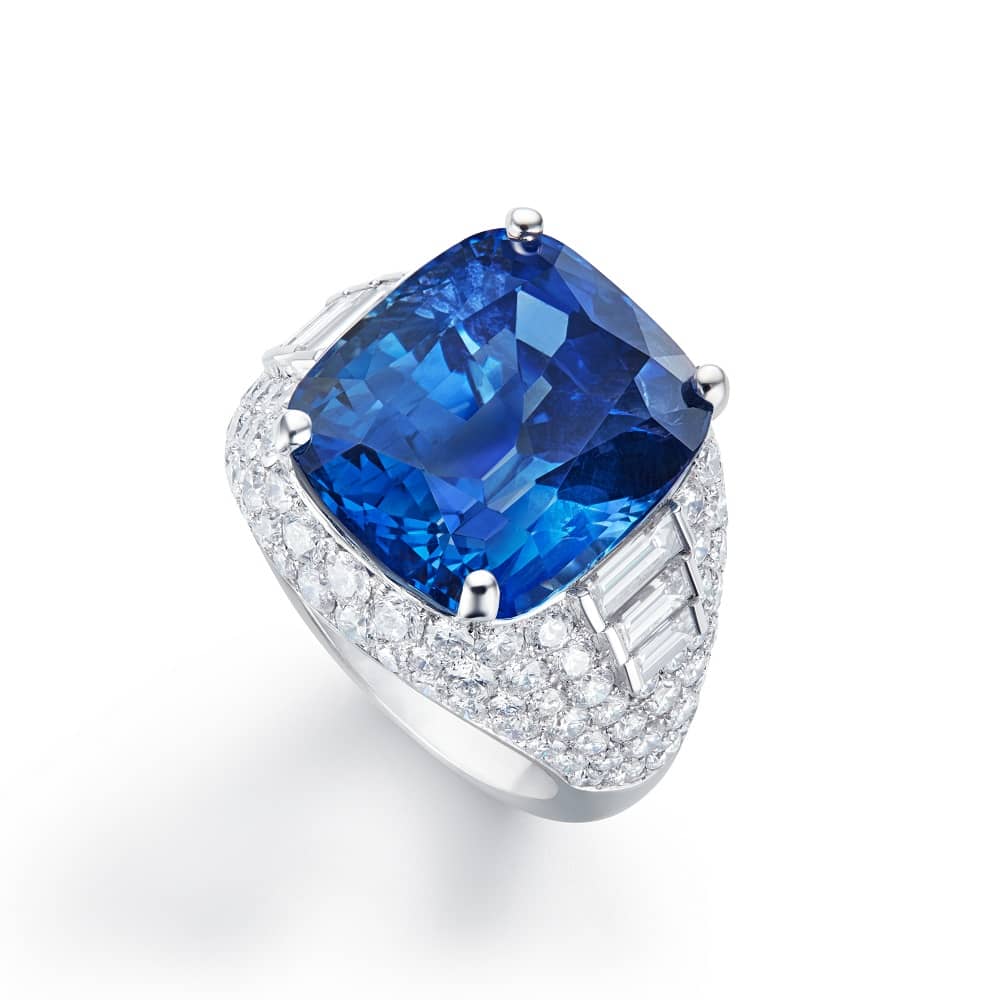 Jewelry dealer in London Bulgari sapphire ring, 21.14 carat